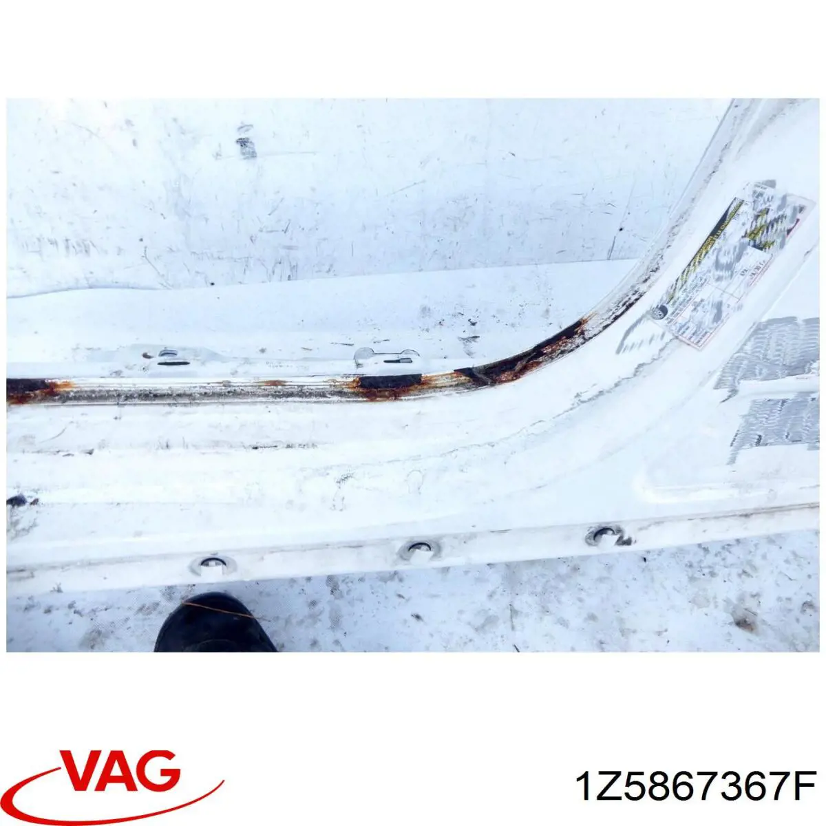 1Z5867367F VAG Уплотнитель задней 3/5-й двери