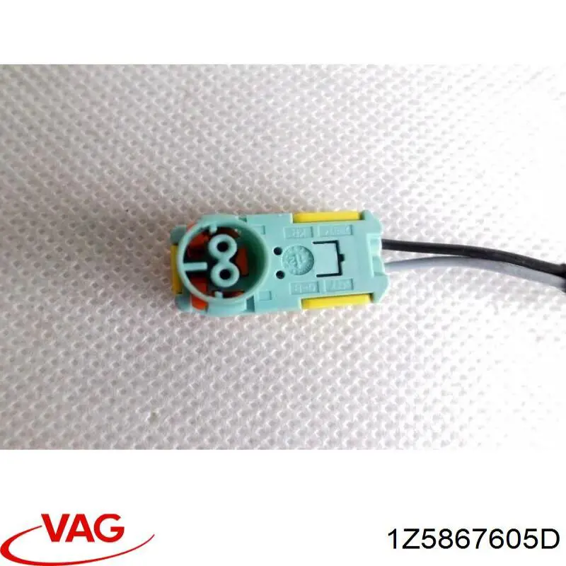 Обшивка-облицовка крышки багажника VAG 1Z5867605D цена, от 14.12 USD