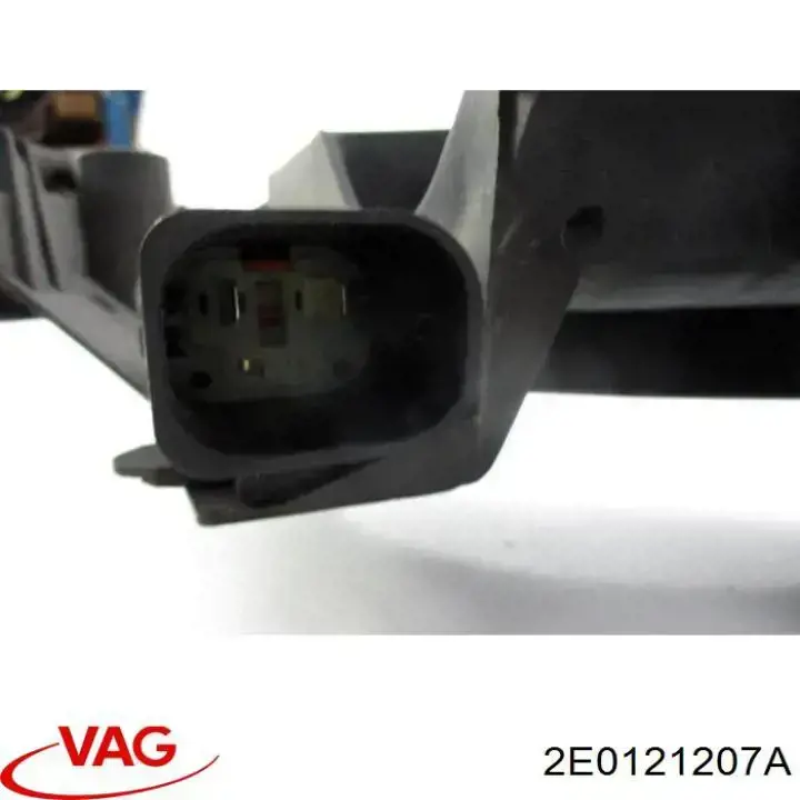Передний бампер 2E0807103A VAG