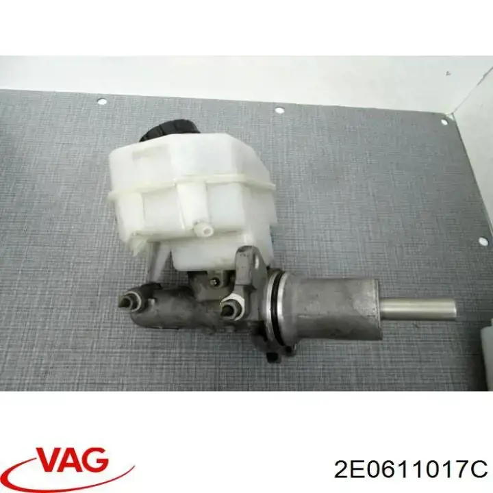 Цилиндр главный тормоза (гидротормозов) VAG 2E0611017C цена, от 42.66 USD