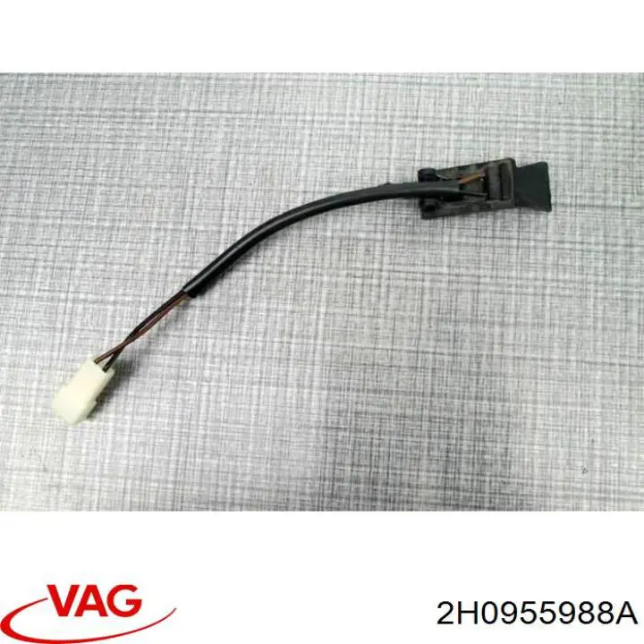 Форсунка омывателя стекла лобового правая 2H0955988E VAG