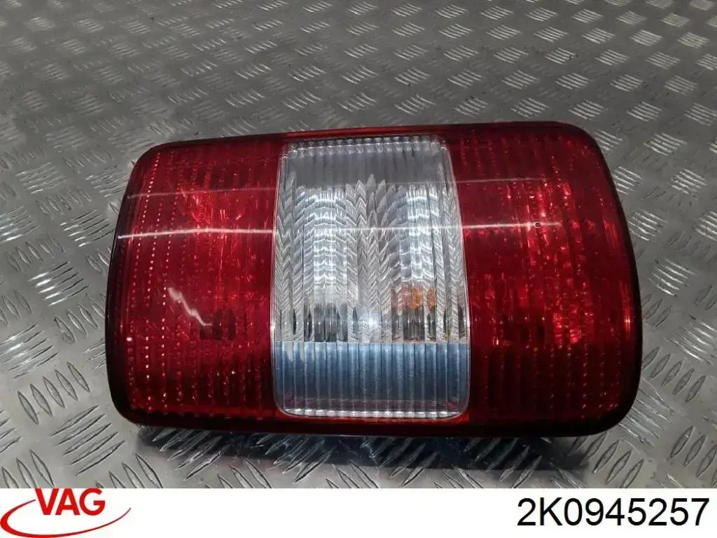 Painel de fixação das luzes traceiras para Volkswagen Caddy (2KB)
