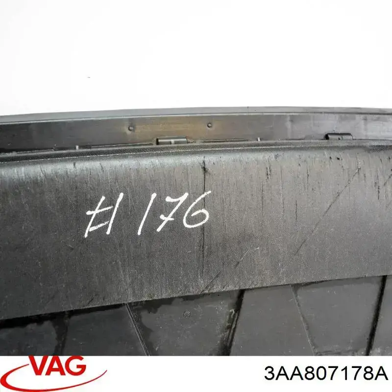 Купить 3AA807178A VAG Направляющая переднего бампера правая