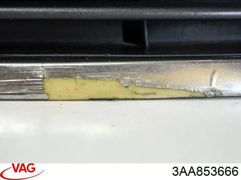 Заглушка (решетка) противотуманных фар бампера переднего правая на Volkswagen Passat B7, 362