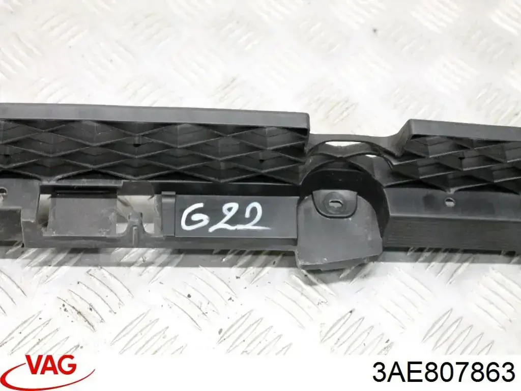 Кронштейн бампера заднего центральный VAG 3AE807863 цена, от 9.12 USD