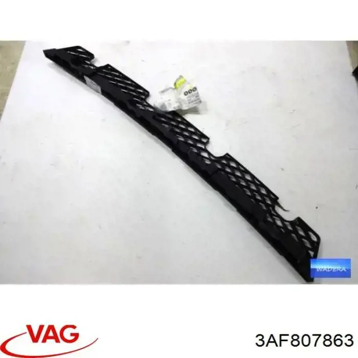 Кронштейн бампера заднего, центральный VAG 3AF807863