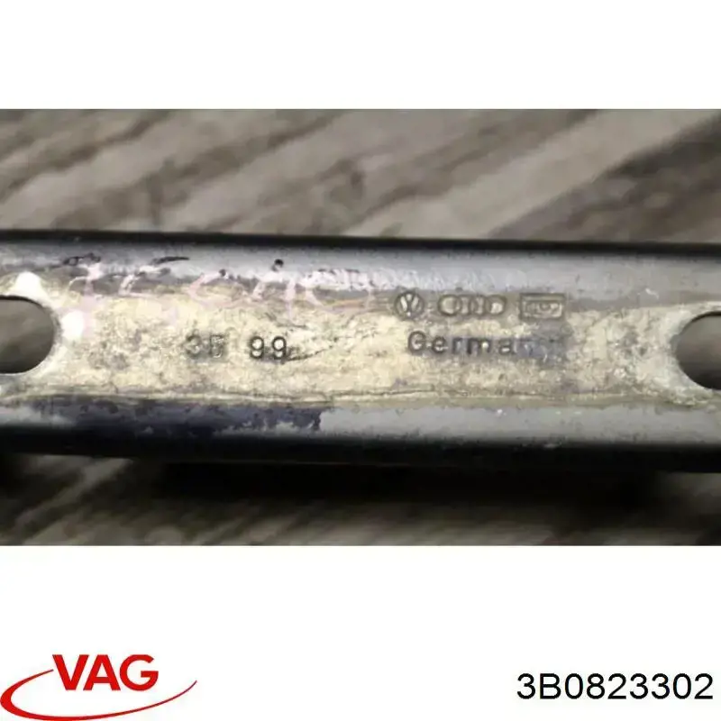 Правая петля капота  VAG 3B0823302