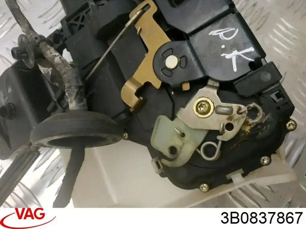 Замок передней левой двери VAG 3B0837867