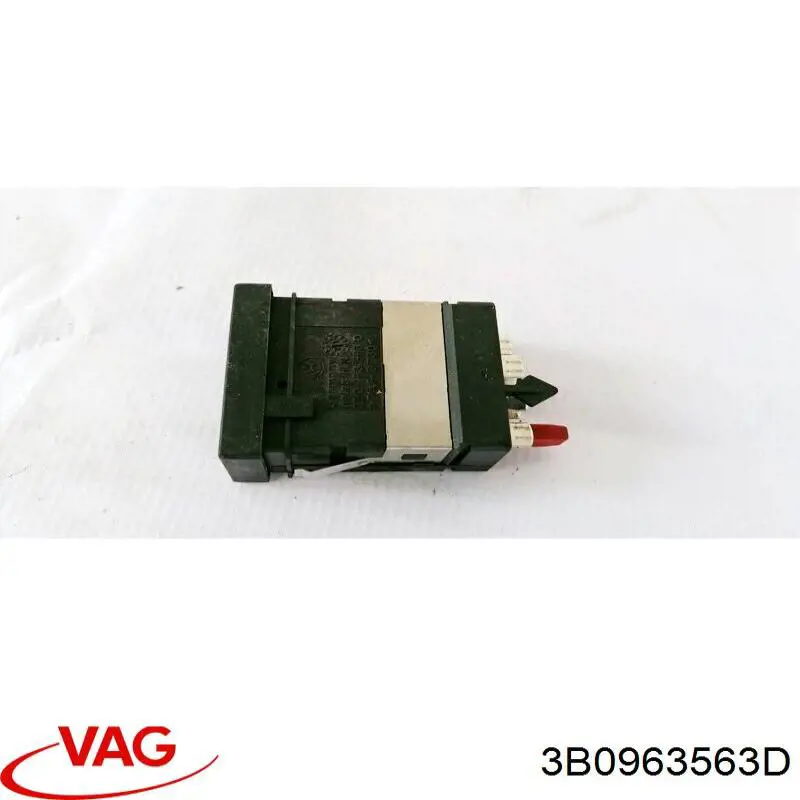 Кнопка включения обогрева сидения VAG 3B0963563D