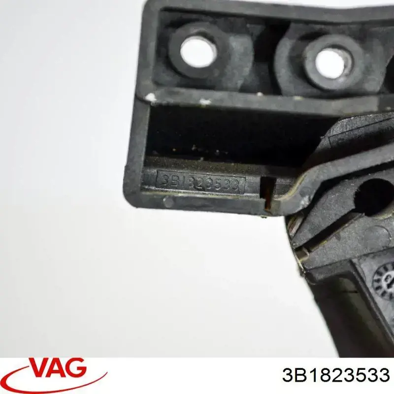 3B182353301C VAG Рычаг открывания капота