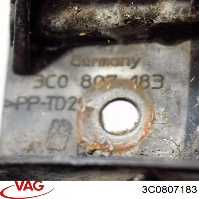 Направляющая переднего бампера, левая VAG 3C0807183