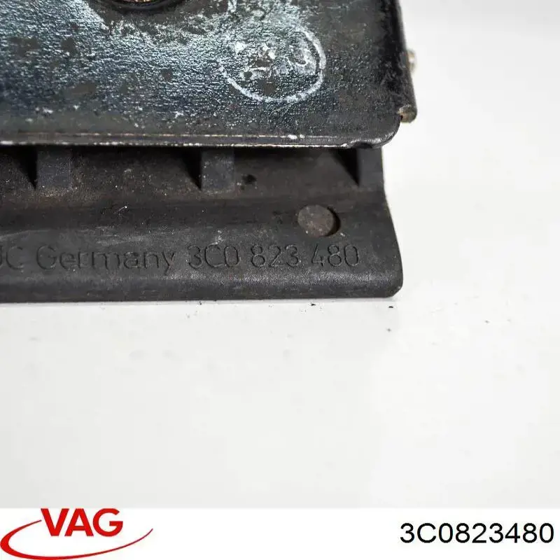 Стояк-крюк замка капота 3C0823480 VAG