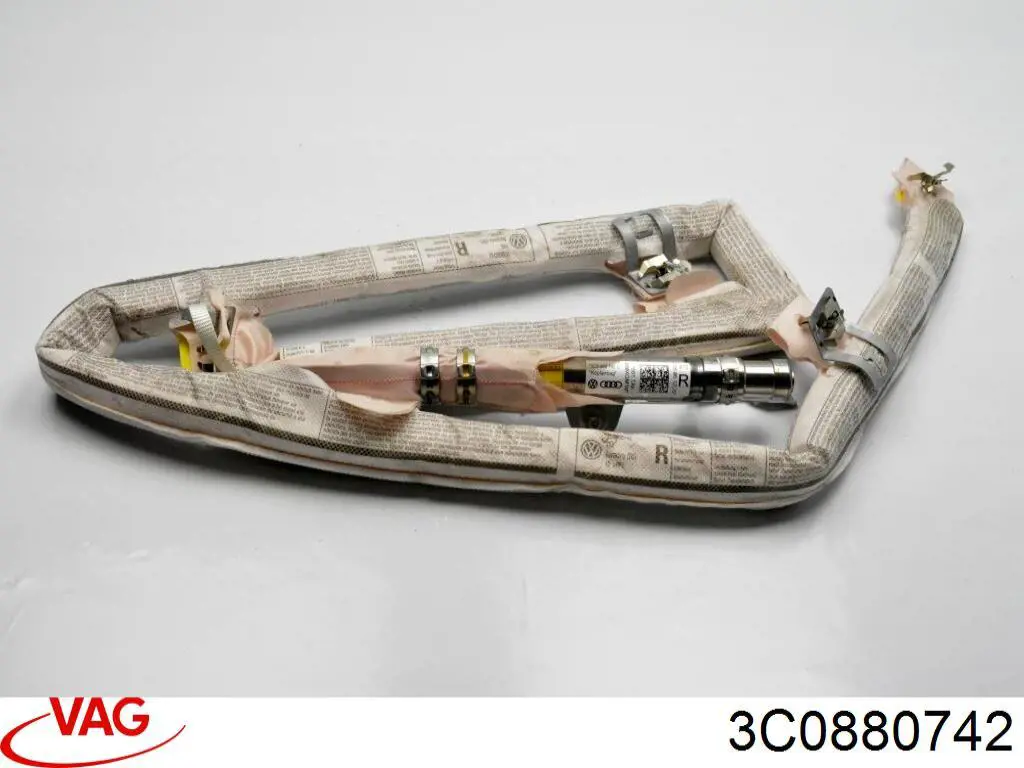 Шторка боковая правая VAG 3C0880742A цена, от 15.20 USD