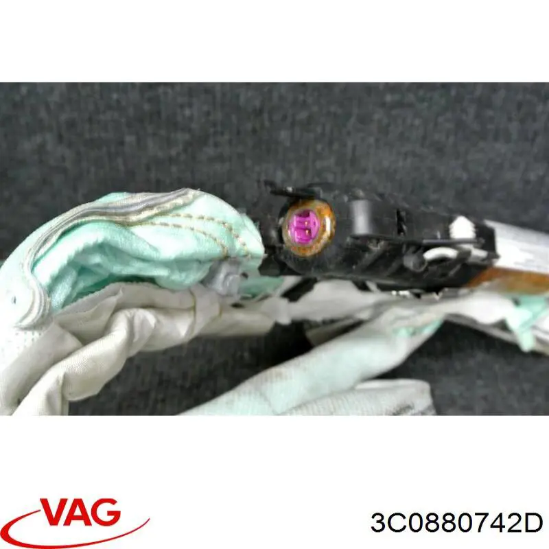 Шторка боковая правая VAG 3C0880742D цена, от 15.20 USD
