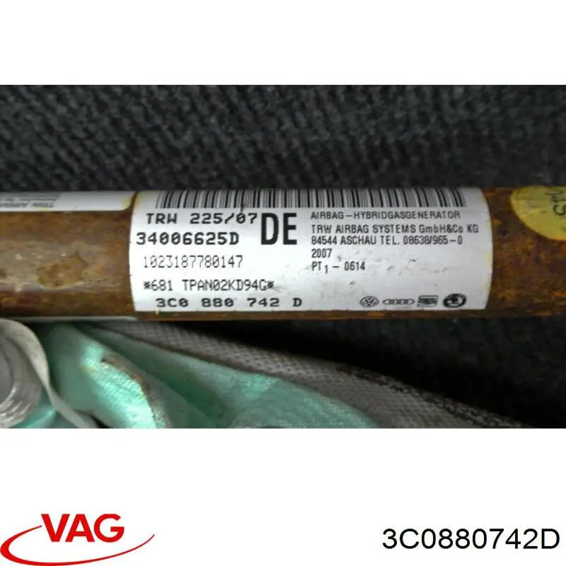 Шторка боковая, правая 3C0880742D VAG