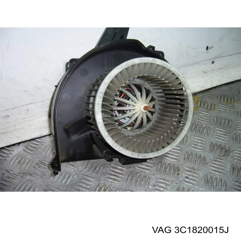 Электромотор печки на Volkswagen Golf V 1K1