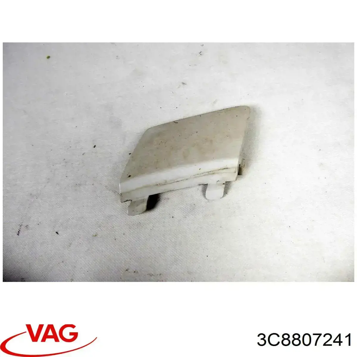 3C8807241 VAG заглушка бампера буксировочного крюка передняя