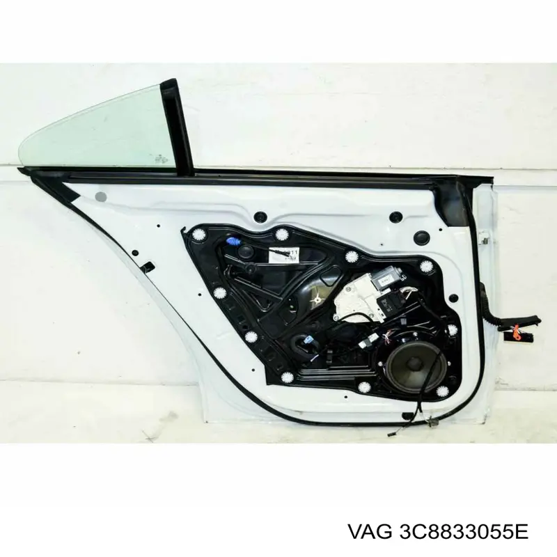 Дверь пассажирская задняя левая на Volkswagen Passat CC B6 357