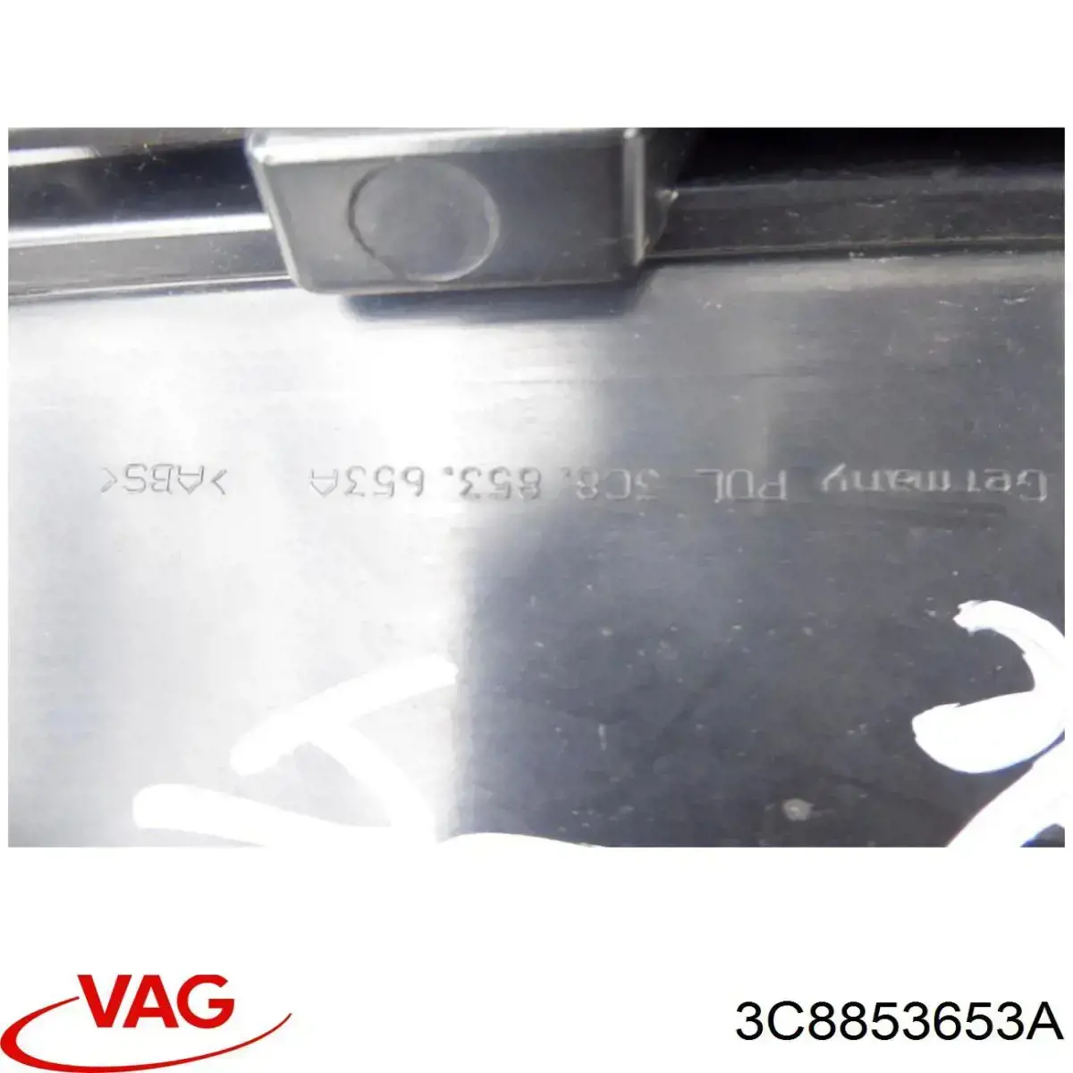 3C8853653A VAG Решетка радиатора
