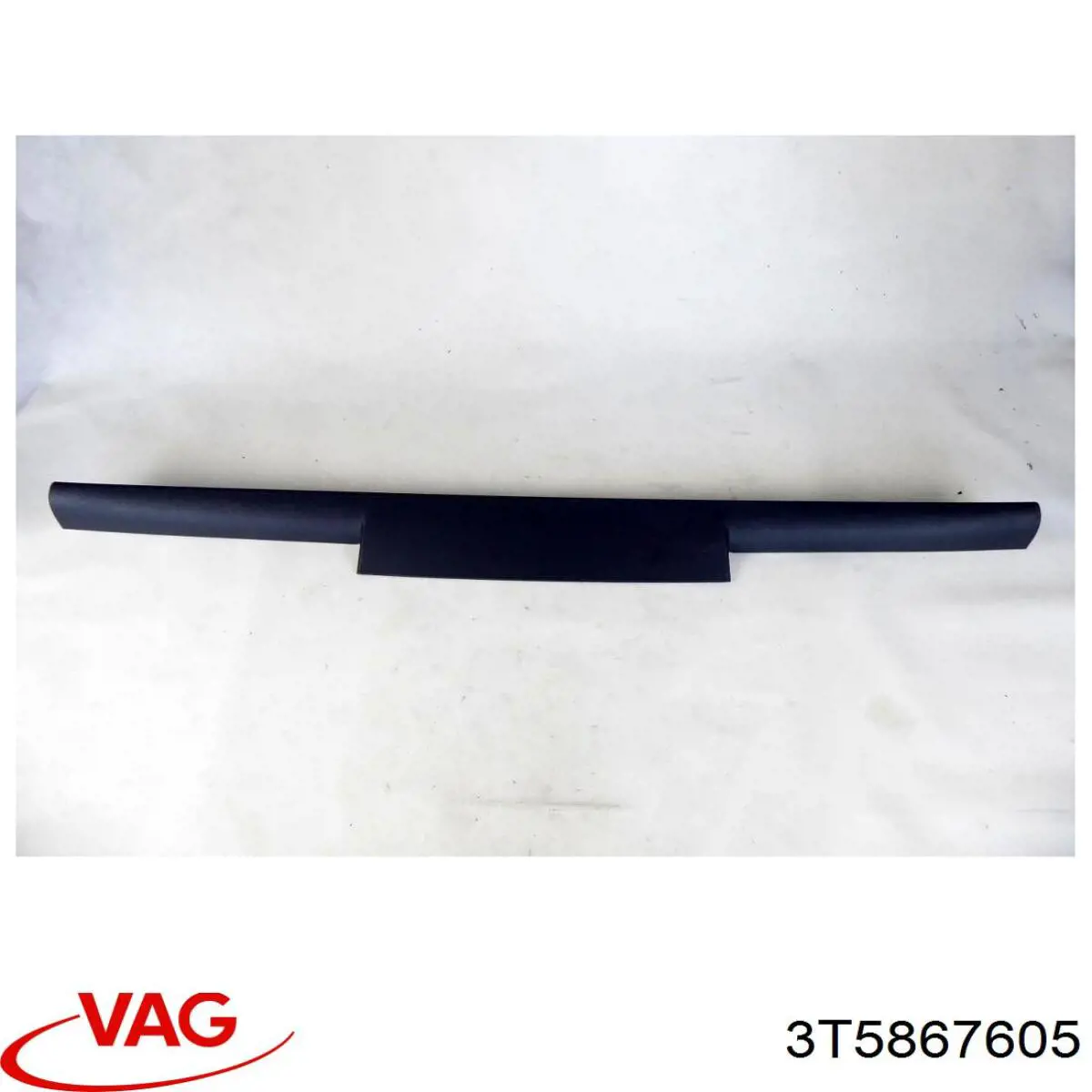 Обшивка (облицовка) крышки багажника (двери 3/5-й задней) 3T5867605 VAG