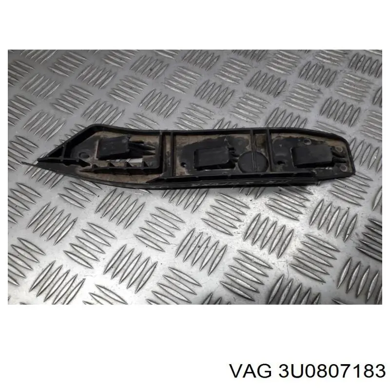 Кронштейн бампера переднего левый 3U0807183 VAG