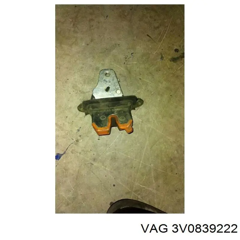Ручка двери задней внутренняя правая VAG 3V0839222 цена, от 21.16 USD