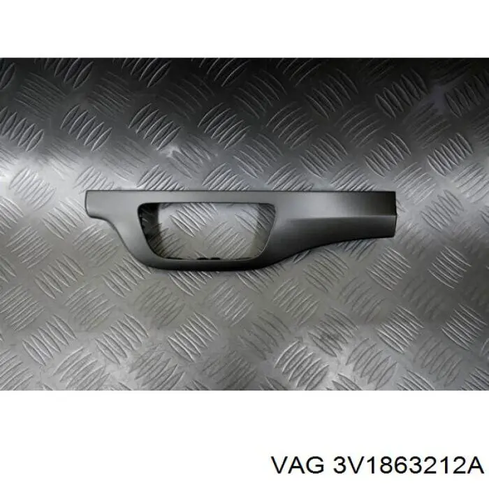 Накладка консоли рычага переключения передач АКПП 3V1863212A VAG