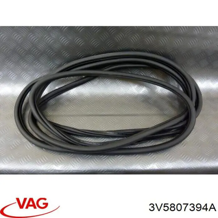 Кронштейн бампера заднего правый 3V5807394A VAG