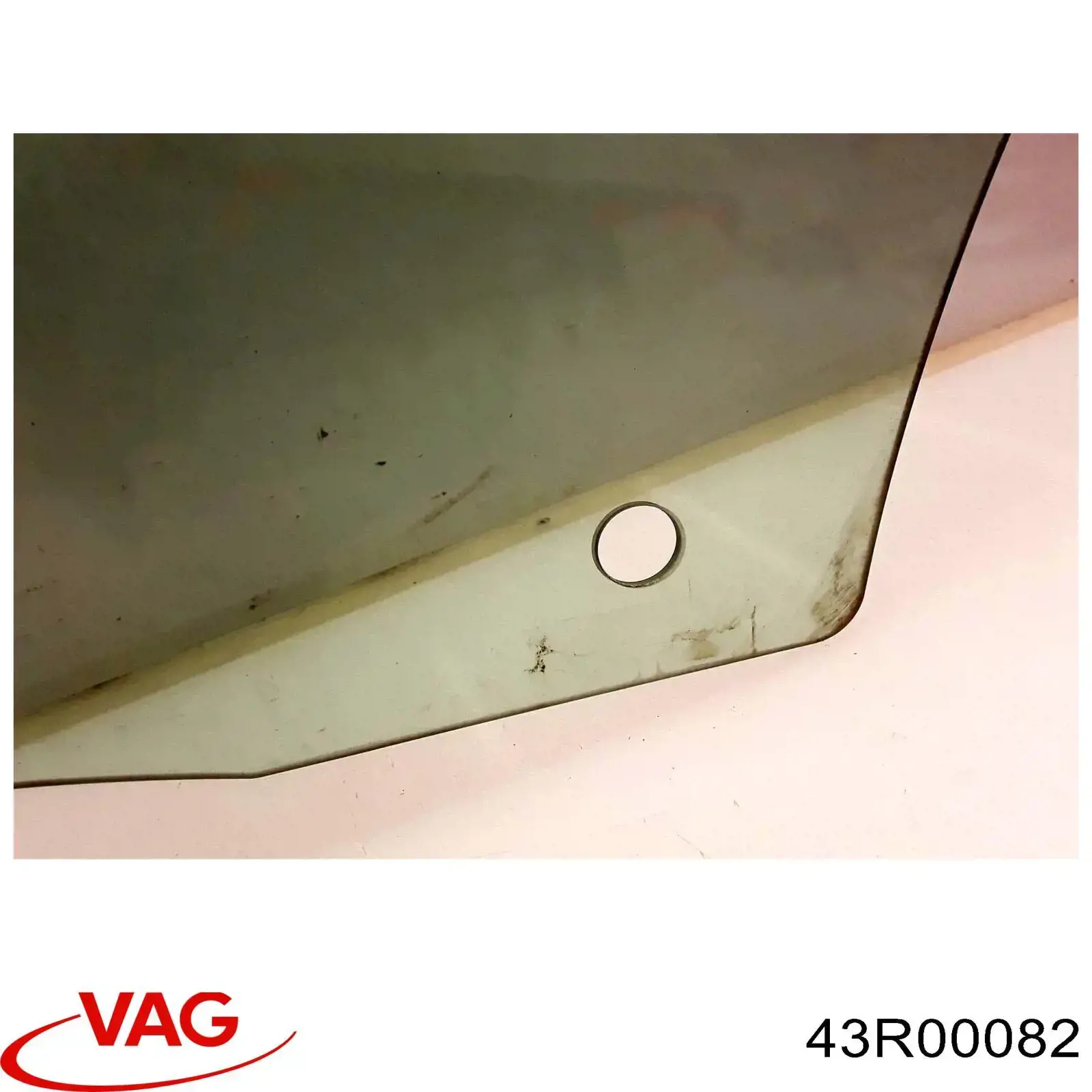 43R00082 VAG Стекло передней двери, правой