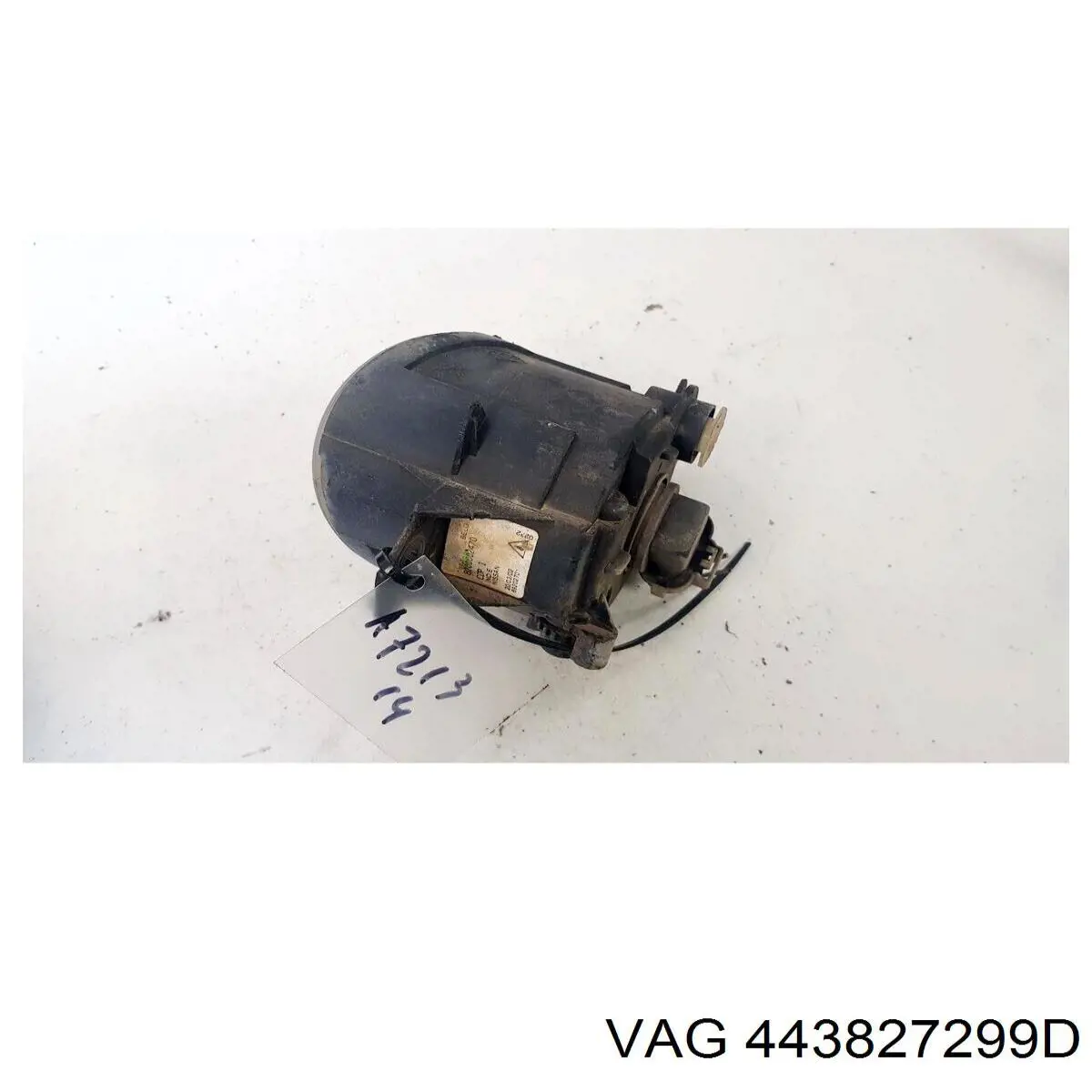 Купить 443827299D VAG Завеса крышки багажника