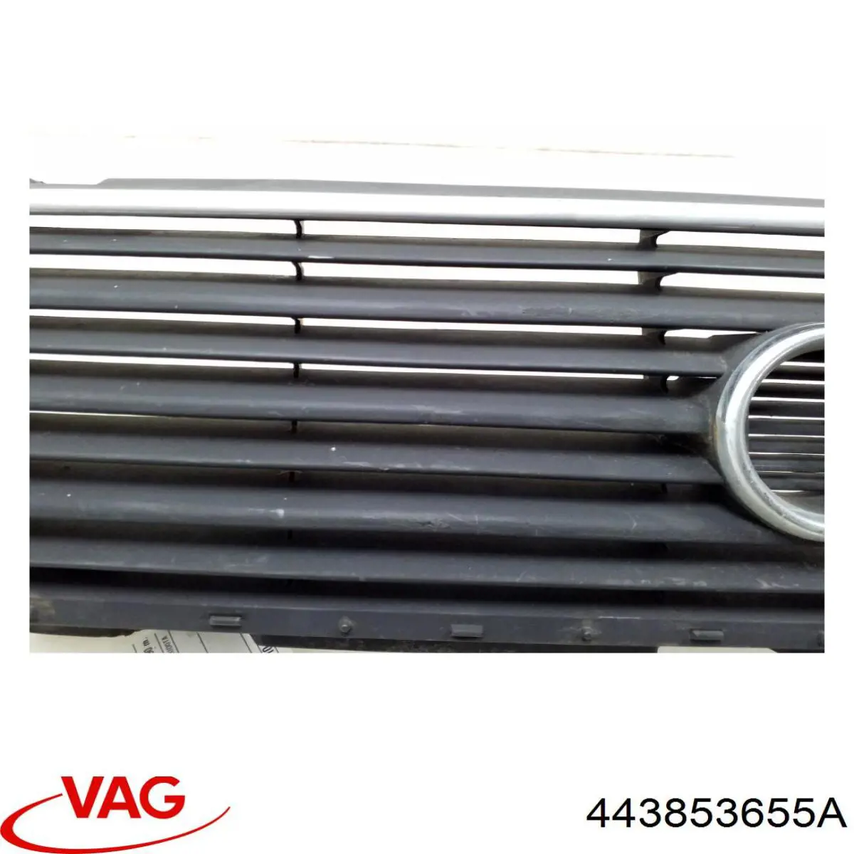 Решетка радиатора 443853655A VAG