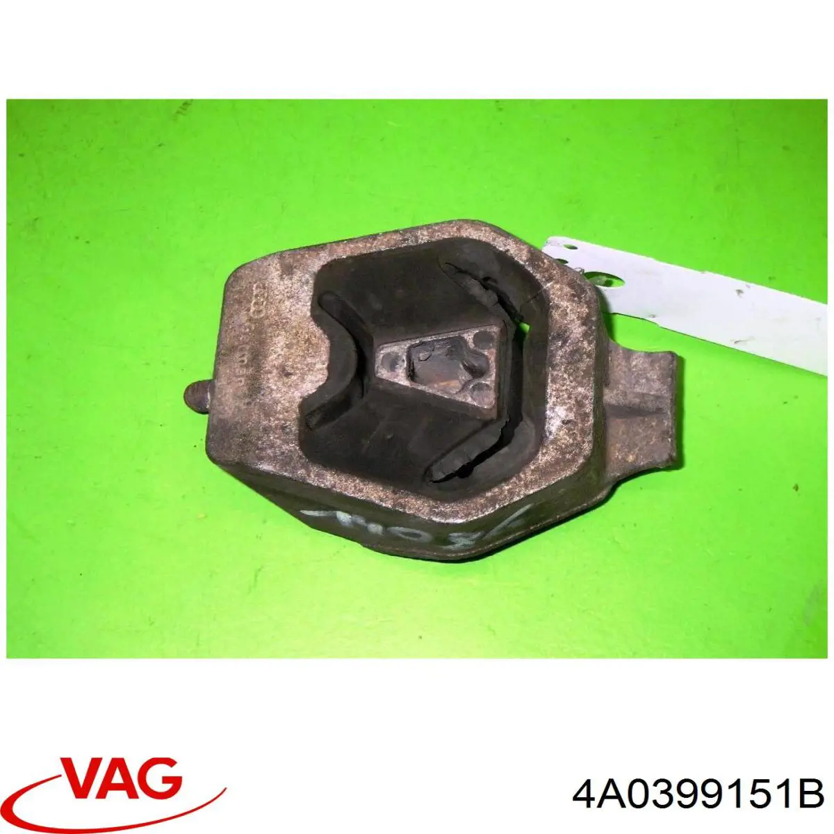 Подушка коробки передач 4A0399151B VAG