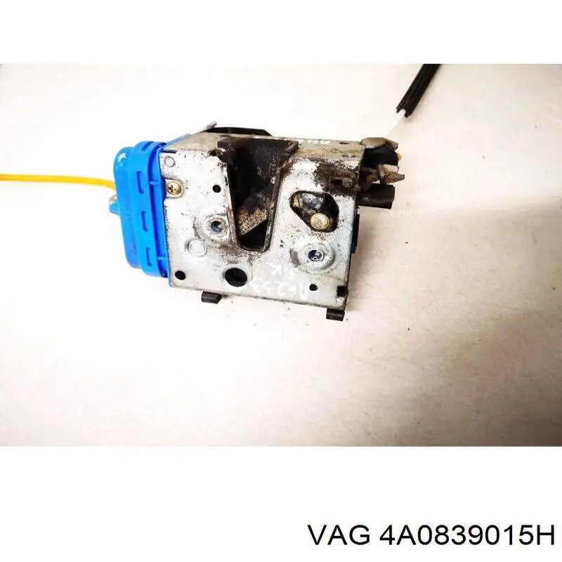 Замок двери задней левой 8E0839015A VAG