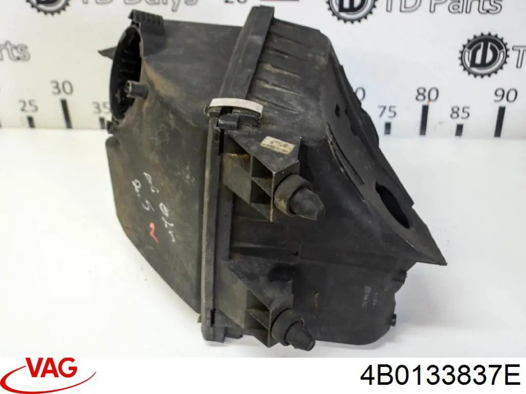  Caixa de filtro de ar Volkswagen Passat B3, B4 carrinha (3A5, 351, 315) (1988 - 1997) B3, B4