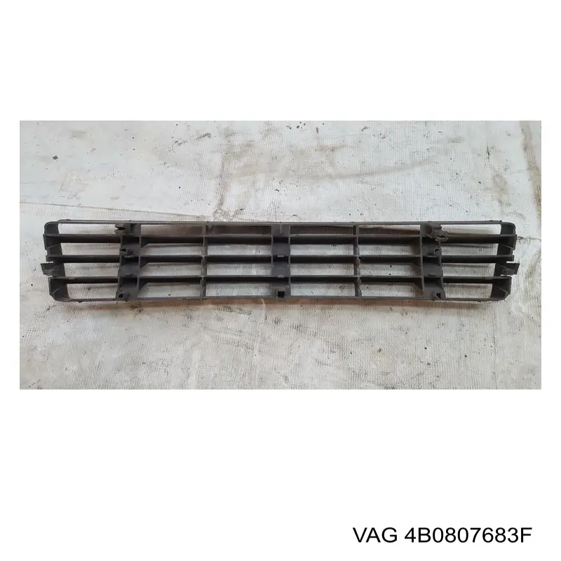 Решетка бампера 4B0807683F VAG