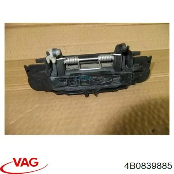 Купить 4B0839885 VAG Держатель наружной ручки двери правых дверей