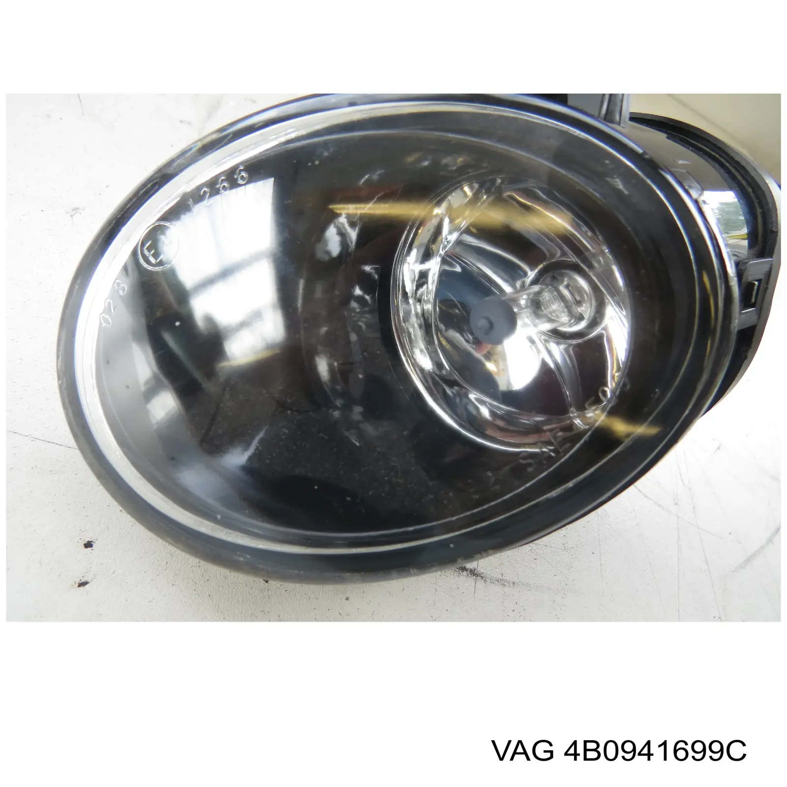 Фара противотуманная левая 4B0941699C VAG