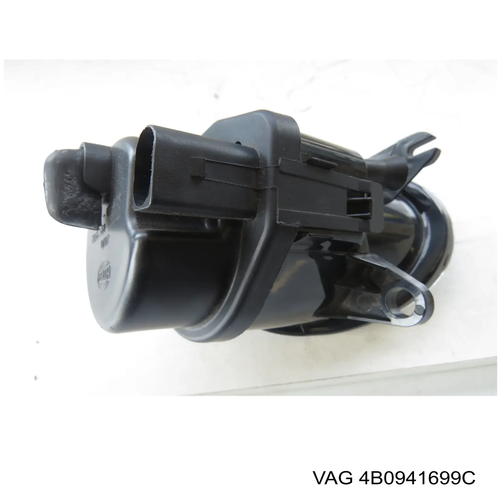 Левая противотуманная фара VAG 4B0941699C
