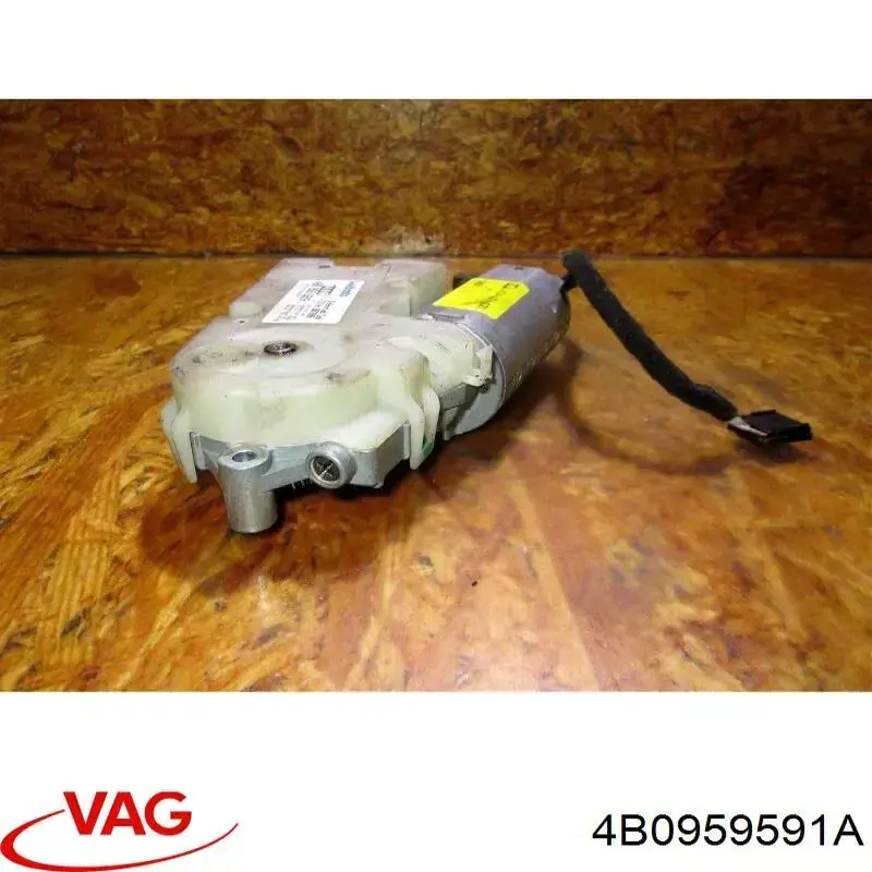 Мотор привода люка 4B0959591E VAG