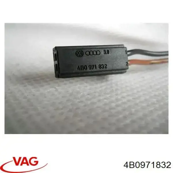 Разъем (фишка) фонаря подсветки номерного знака VAG 4B0971832