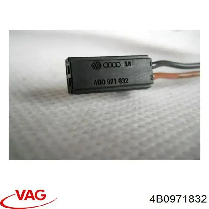 4B0971832 VAG Разъем (фишка) фонаря подсветки номерного знака