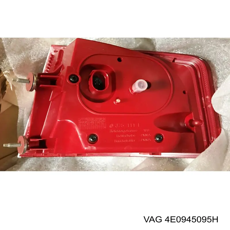 Фонарь задний левый внешний 4E0945095H VAG