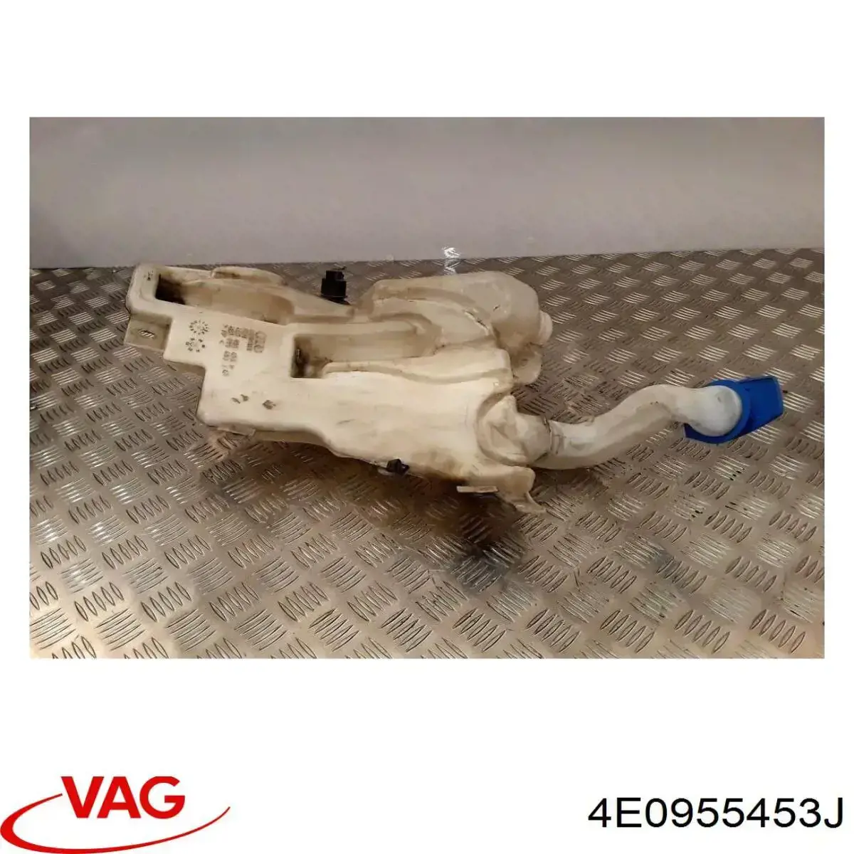  Бачок омывателя Audi A8 