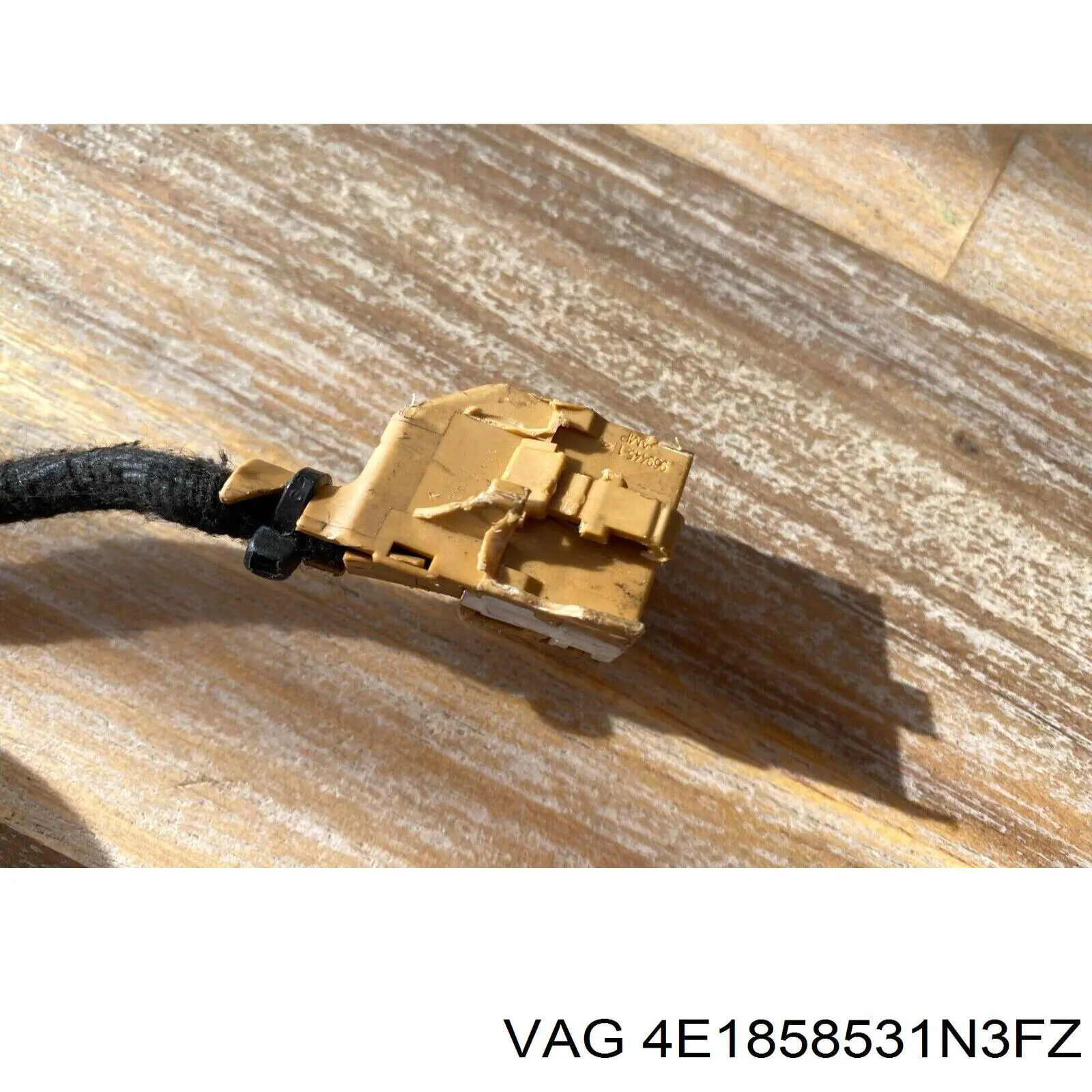 Купить 4E1858531N3FZ VAG Корпус зеркала заднего вида левого (внутрення часть)