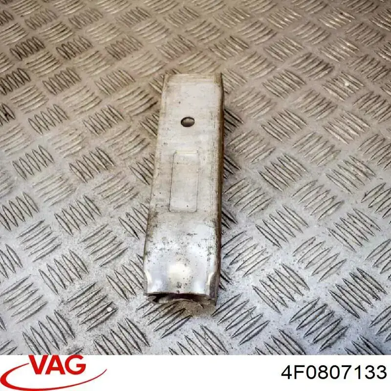 4F0807133 VAG Кронштейн усилителя переднего бампера
