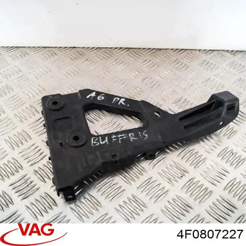 Soporte de guía para parachoques delantero, izquierdo 4F0807227 VAG