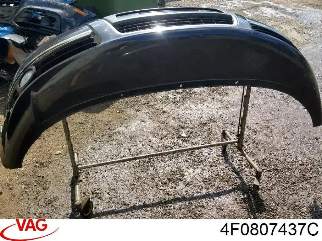 Передний бампер 4F0807437C VAG