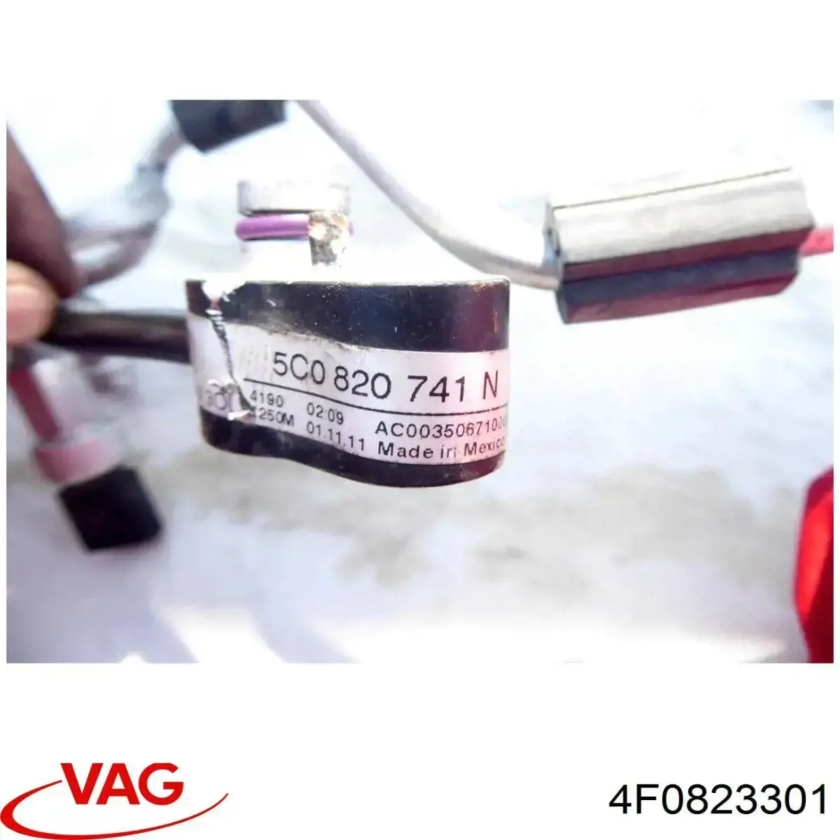 4F0823301 VAG Шарнир капота левый