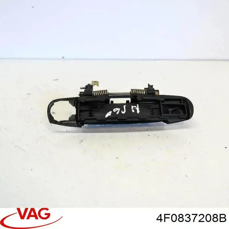 Ручка двери передней наружная правая 4F0837208B VAG