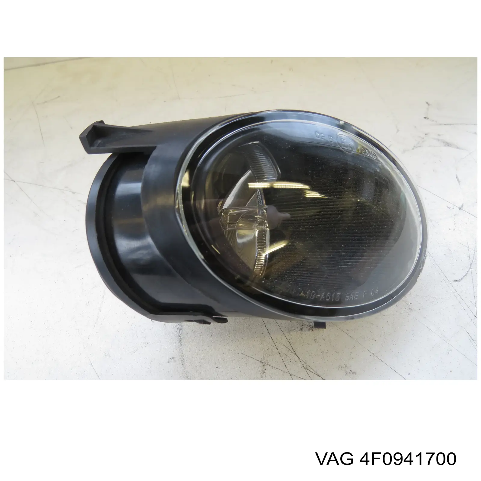 Правая противотуманная фара VAG 4F0941700